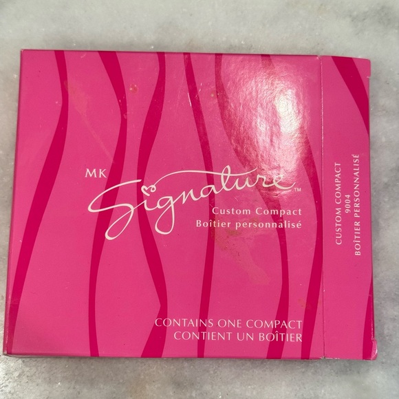 Mary Kay Signature Custom Compact NEW IN BOX - Picture 2 of 3